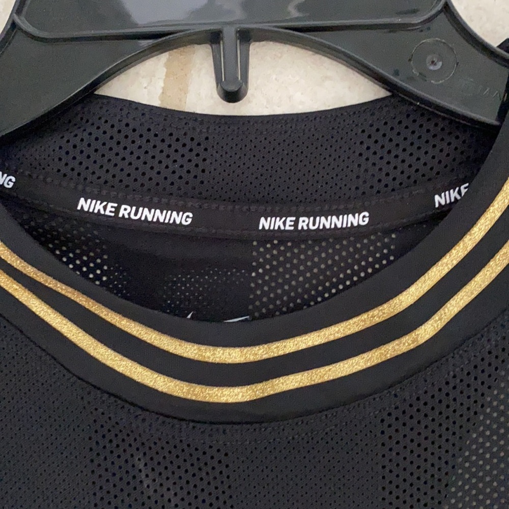 NWT Nike Glam Running w/ Gold Metallic Detail Mesh Tank Small - Picture 6 of 7